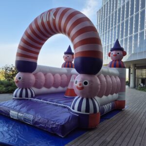 1 קפיצה ליצן WIX , אורך 5.6 מ', רוחב 5 מ', גובה 4.8 מ', משקל (150) ק"ג, Clown Jumping Castle WIX, Length 5.6 m, Width 5 m, Height 4.8 m, Weight 150 kg, Catalog No. JP 20010233 - JP 20010233