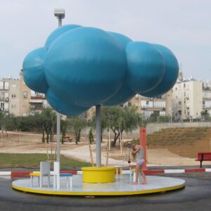 ענן מוריד גשם, הפקה: סטודיו גלגל - Custom Inflatable Cloud Installation with Rain Effect – Produced by Studio Galgal