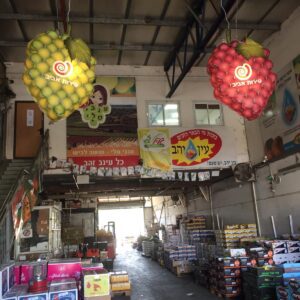 מובייל מואר, פירות אביב, הפקה: אלון בן שושן - Illuminated Inflatable Mobile – “Spring Fruits”, Production: Alon Ben Shoshan